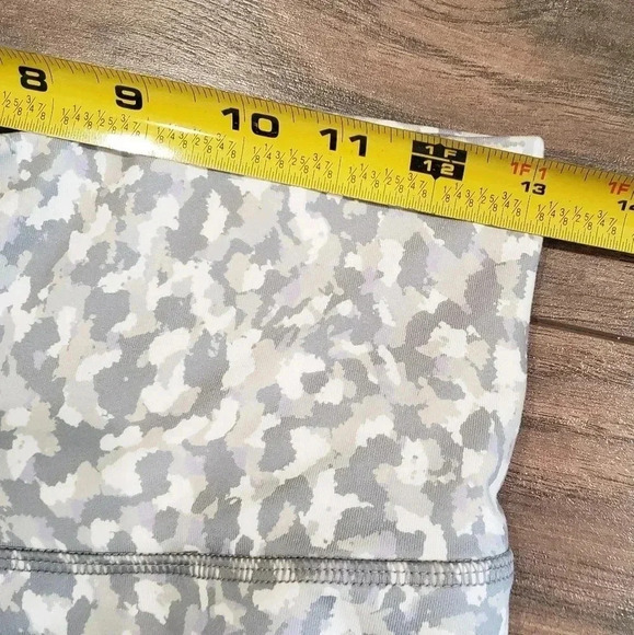 Old Navy Active Wear Gray Camo Elevate Leggings Size Medium - Picture 6 of 8